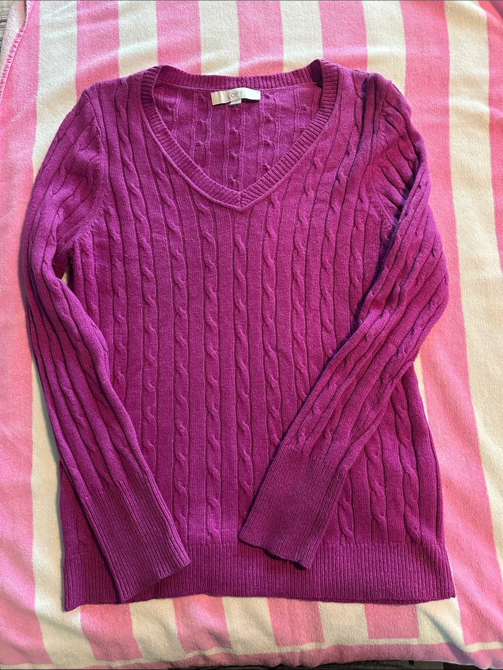 LOFT Cable-Knit V-Neck Sweater - Magenta